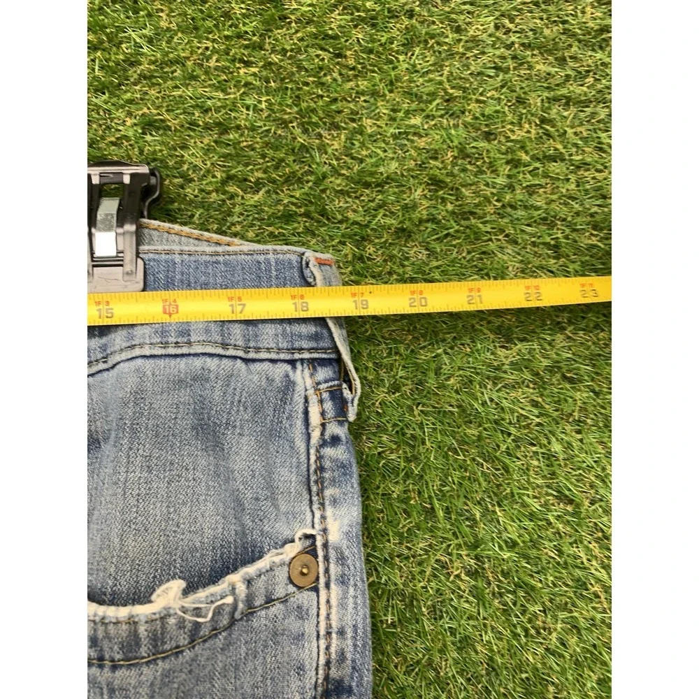 True Religion shop confidence